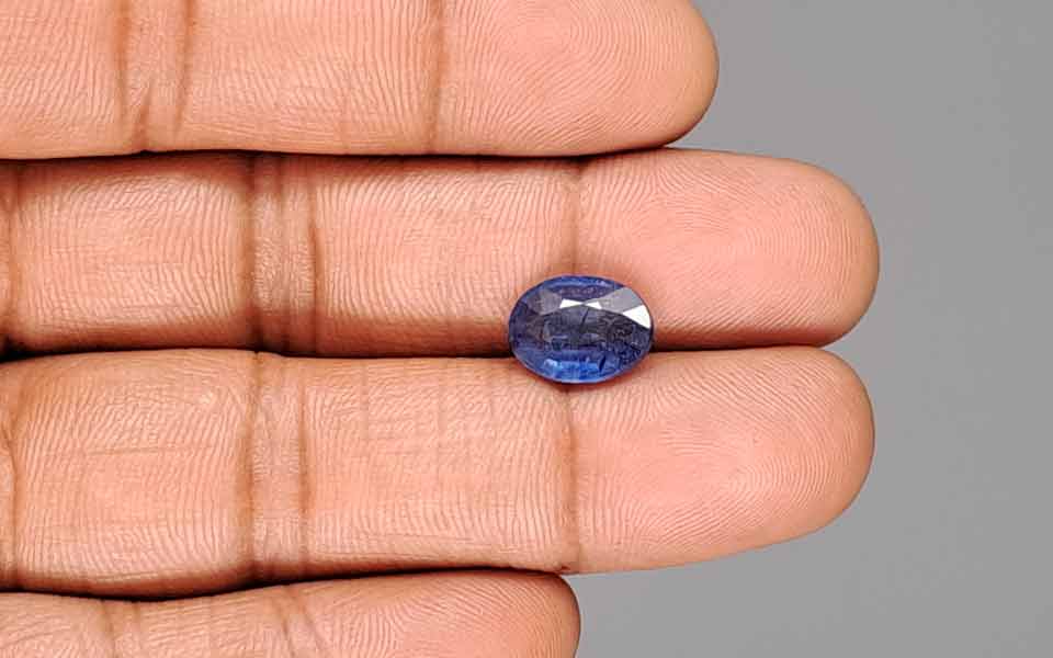 Blue Sapphire - 4.24 Carats