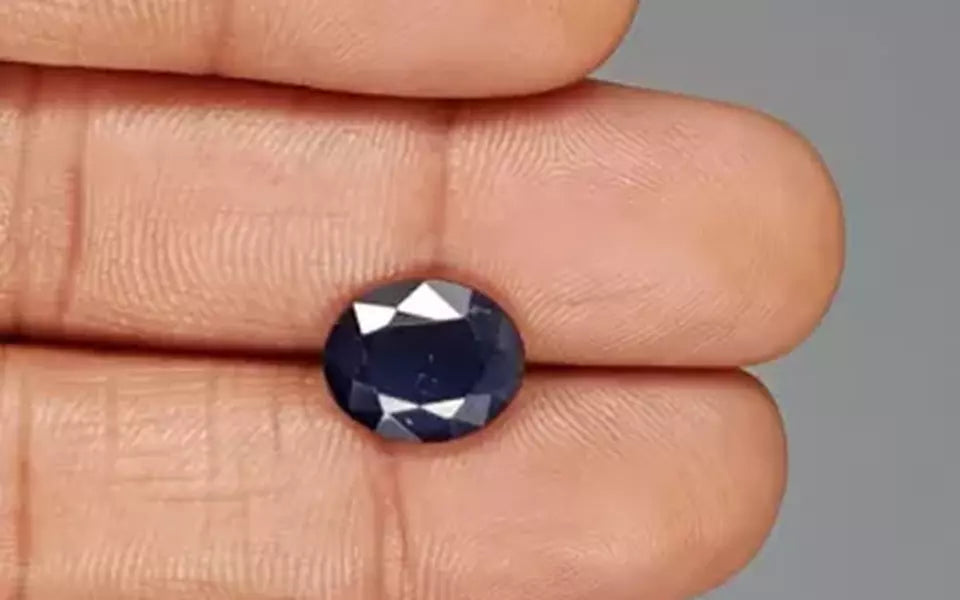 Blue Sapphire - 4.38 Carats