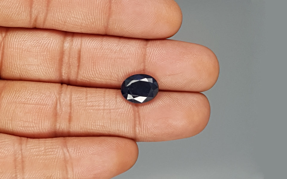 Blue Sapphire - 4.88 Carats