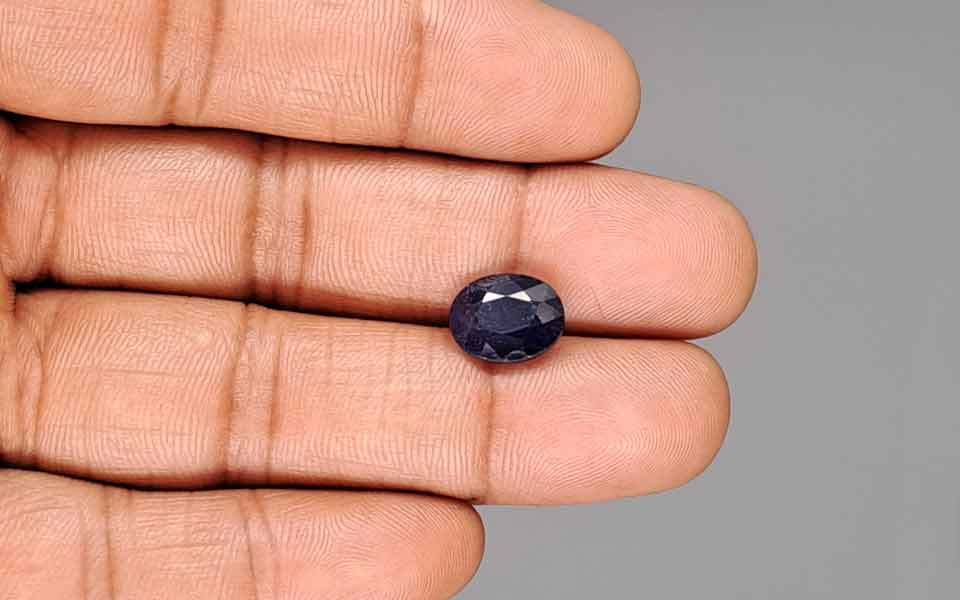 Blue Sapphire - 4.89 Carats
