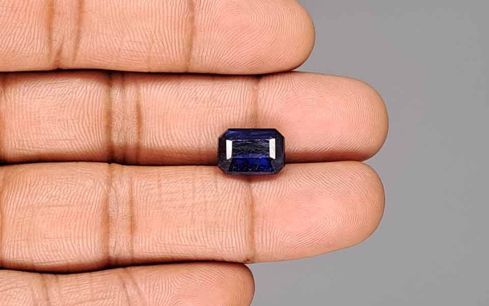 Blue Sapphire - 6.62 Carats