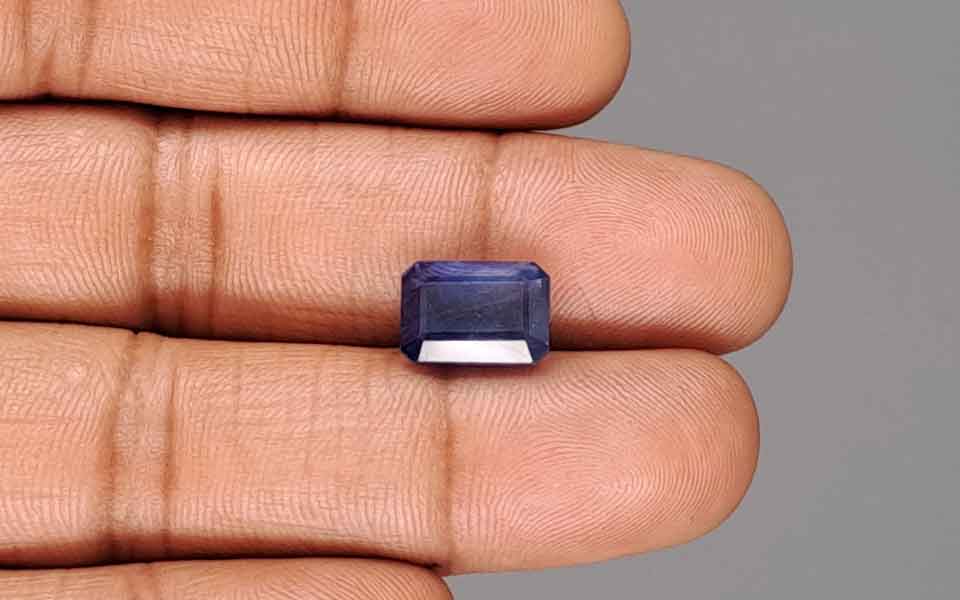 Blue Sapphire - 6.70 Carats