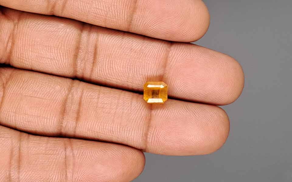 Yellow Sapphire - 3.21 Carats