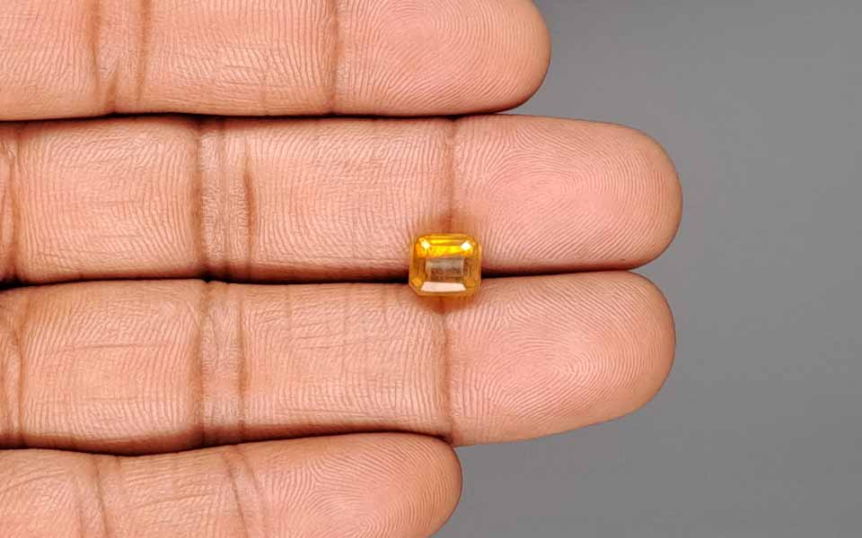 Yellow Sapphire - 3.44 Carats