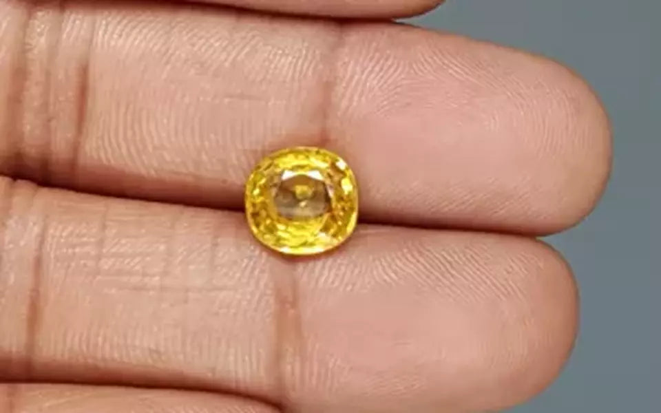 Yellow Sapphire - 3.60 Carats