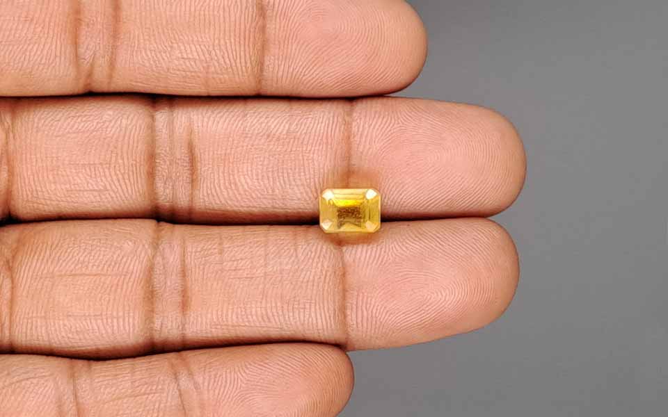 Yellow Sapphire - 3.68 Carats