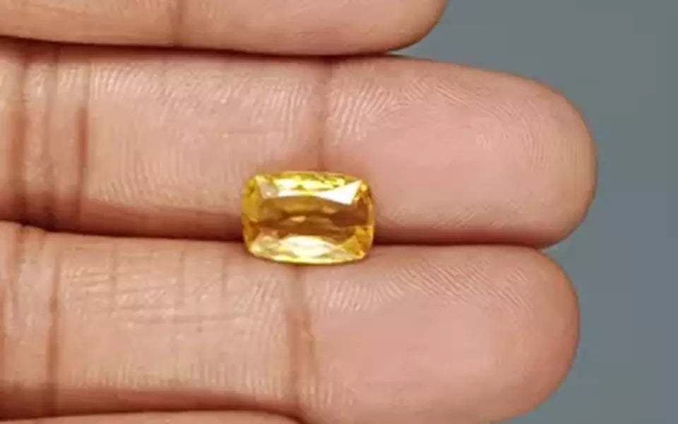 Yellow Sapphire - 3.70 Carats