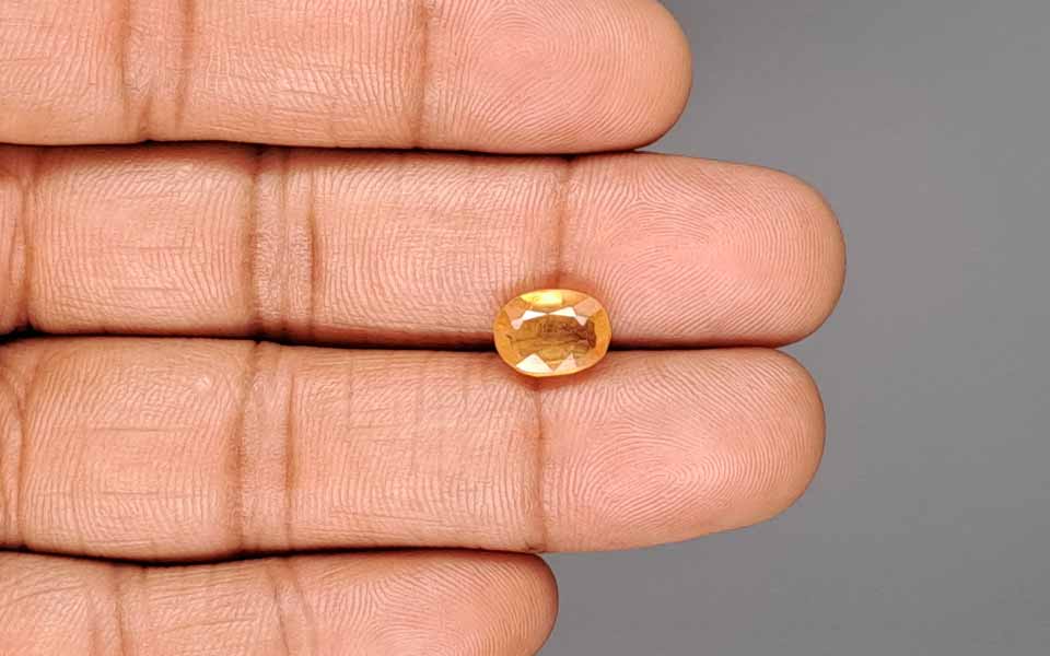 Yellow Sapphire - 3.71 Carats