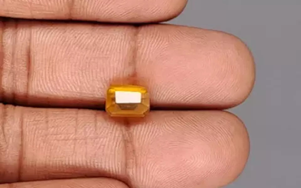 Yellow Sapphire - 3.79 Carats
