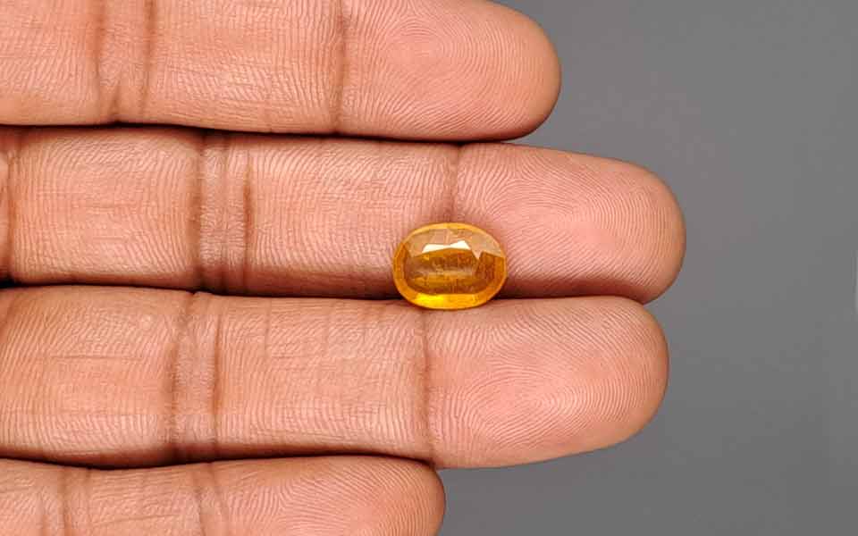 Yellow Sapphire - 3.83 Carats