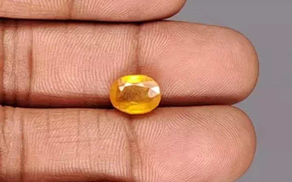 Yellow Sapphire - 3.92 Carats
