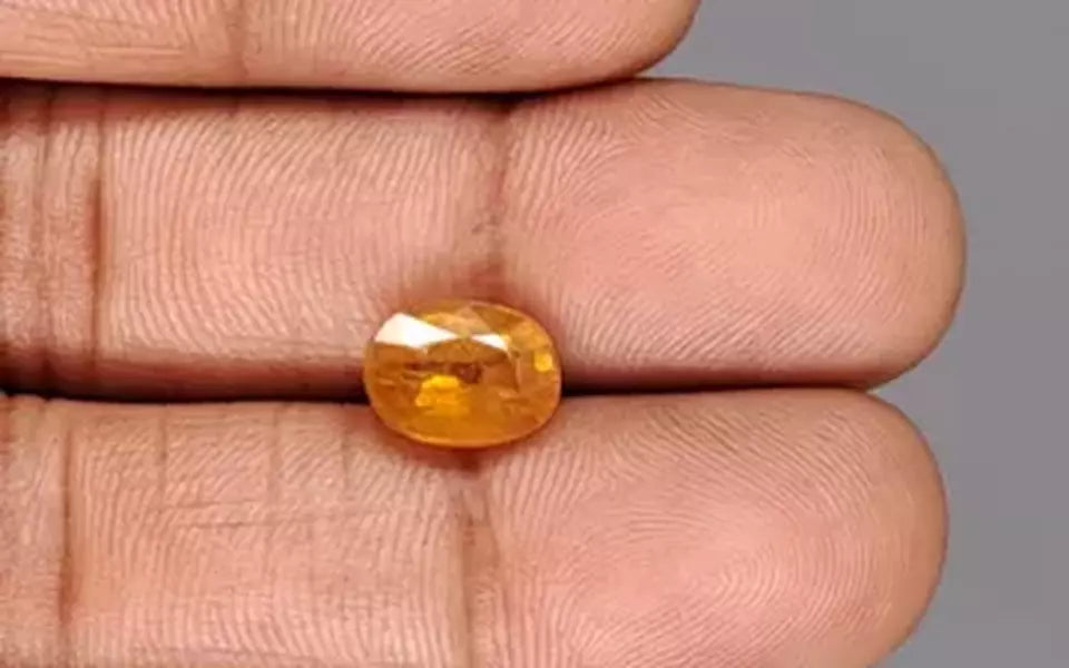 Yellow Sapphire - 3.96 Carats