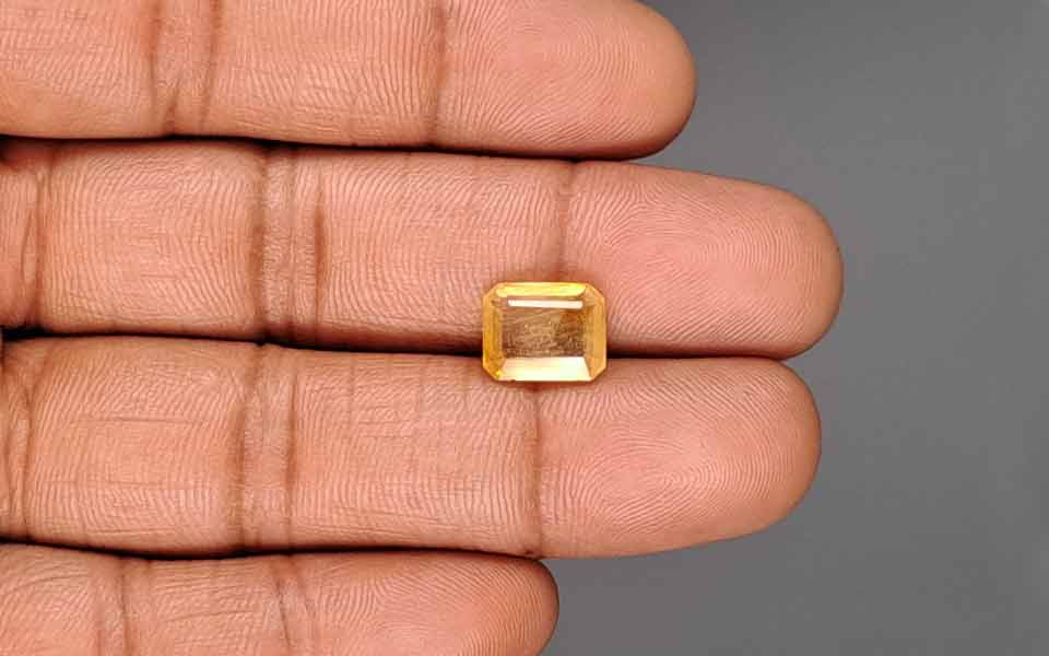 Yellow Sapphire - 4.07 Carats