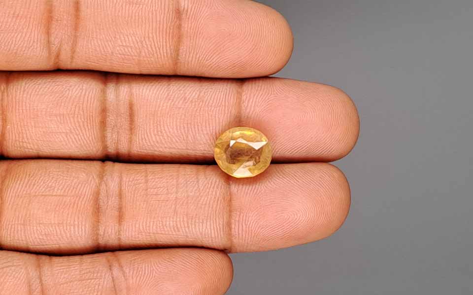 Yellow Sapphire - 6.81 Carats