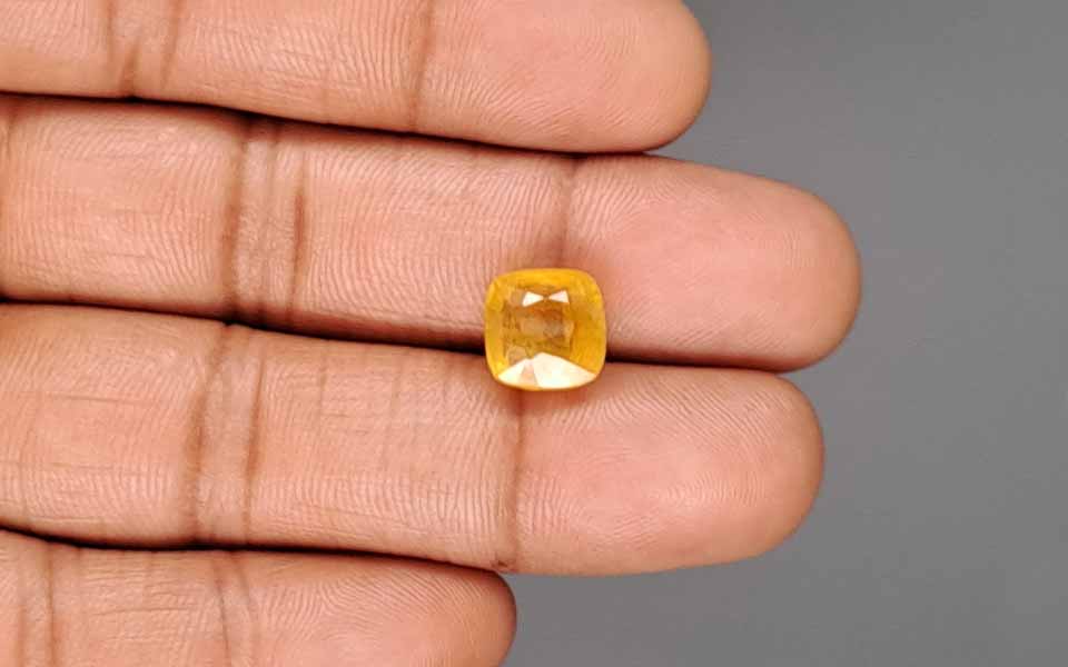 Yellow Sapphire - 6.87 Carats