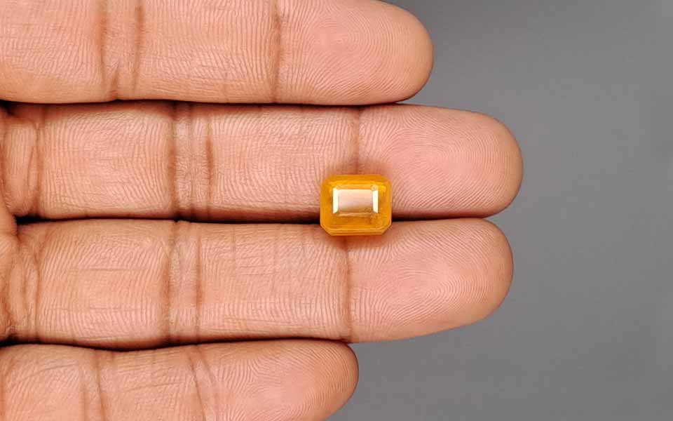 Yellow Sapphire - 6.88 Carats