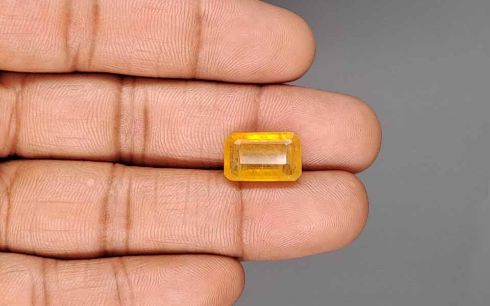 Yellow Sapphire - 9.53 Carats