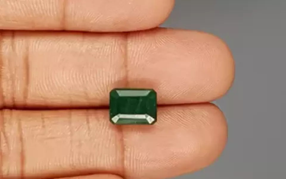 Zambian Emerald - 3.93 Carat Prime Quality EMD-9530
