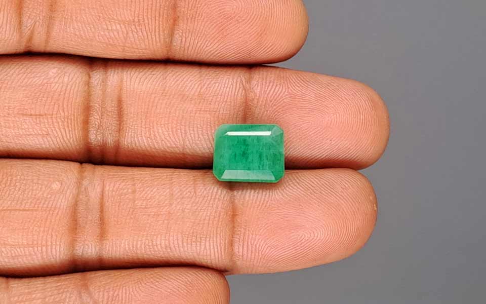 Zambian Emerald - 5.18 Carat Fine Quality EMD-10254