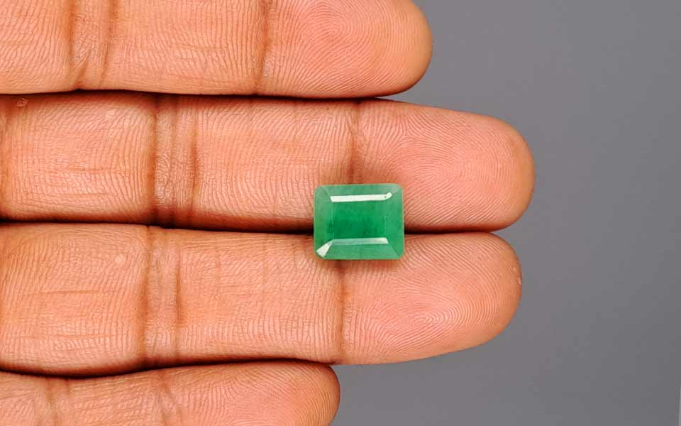 Zambian Emerald - 5.69 Carat Fine Quality EMD-10255