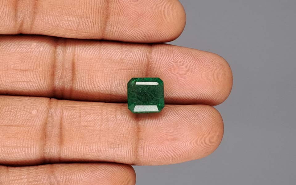 Zambian Emerald - 5.70 Carat Prime Quality EMD-10227