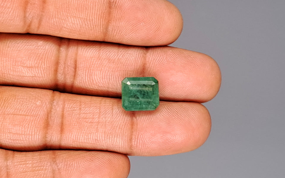 Zambian Emerald - 5.81 Carat Fine Quality EMD-10090