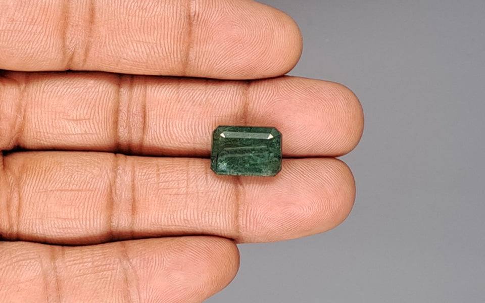 Zambian Emerald - 7.68 Carat Fine Quality EMD-10071