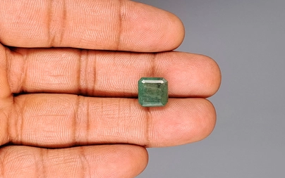 Zambian Emerald - 5.58 Carat Fine Quality EMD-10054