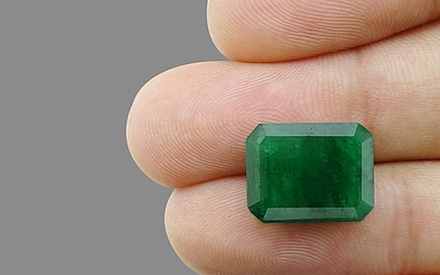 Zambian Emerald - 8.97 Carat Fine Quality EMD-9101