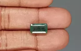 Zambian Emerald - 4.60 Carat Prime Quality EMD-9542