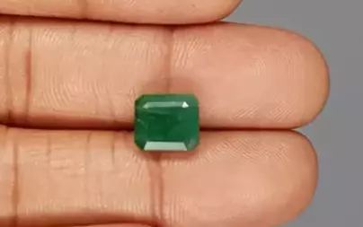 Zambian Emerald - 3.92 Carat Prime Quality  EMD-9716