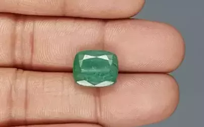 Zambian Emerald - 7.52 Carat Fine Quality EMD-9739