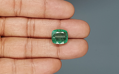 Zambian Emerald - 7.57 Carat Prime Quality EMD-9781