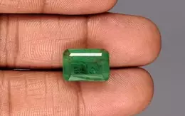 Zambian Emerald - 8.88 Carat Prime Quality EMD-9953